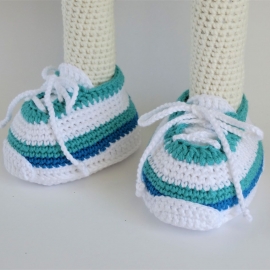 Вязаная игрушка "Зайка"