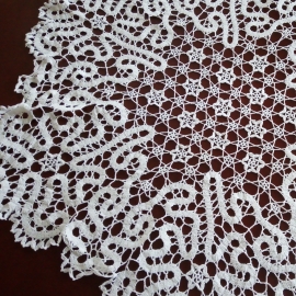 Скатерть в стиле брюггского кружева
