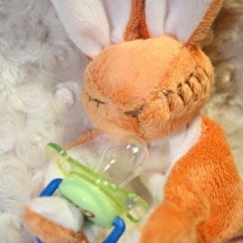 Зайка комфортер из плюша