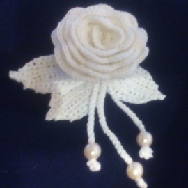 Брошь "Снежная роза"