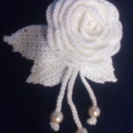 Брошь "Снежная роза"