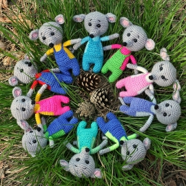 Маленькая мышь вязаная крючком