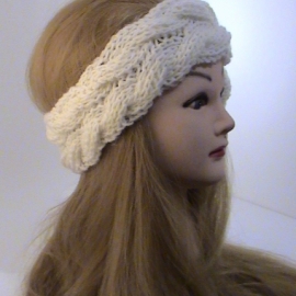 Повязка на голову белая вязаная