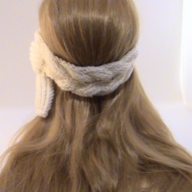 Повязка на голову белая вязаная