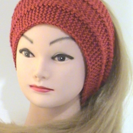 Повязка красная с брошью