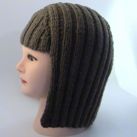 Шапка-паричок Каре коричневый, вязаный крупной вязкой