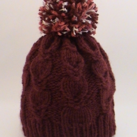 Шапочка бордовая вязаная из полушерсти крупная вязка