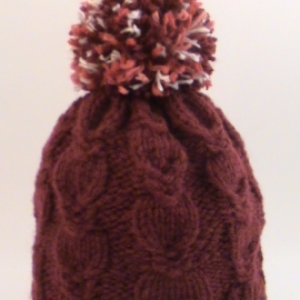 Шапочка бордовая вязаная из полушерсти крупная вязка