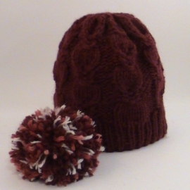 Шапочка бордовая вязаная из полушерсти крупная вязка