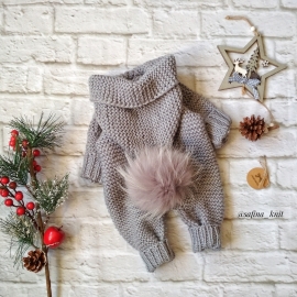 Комбинезон с помпоном